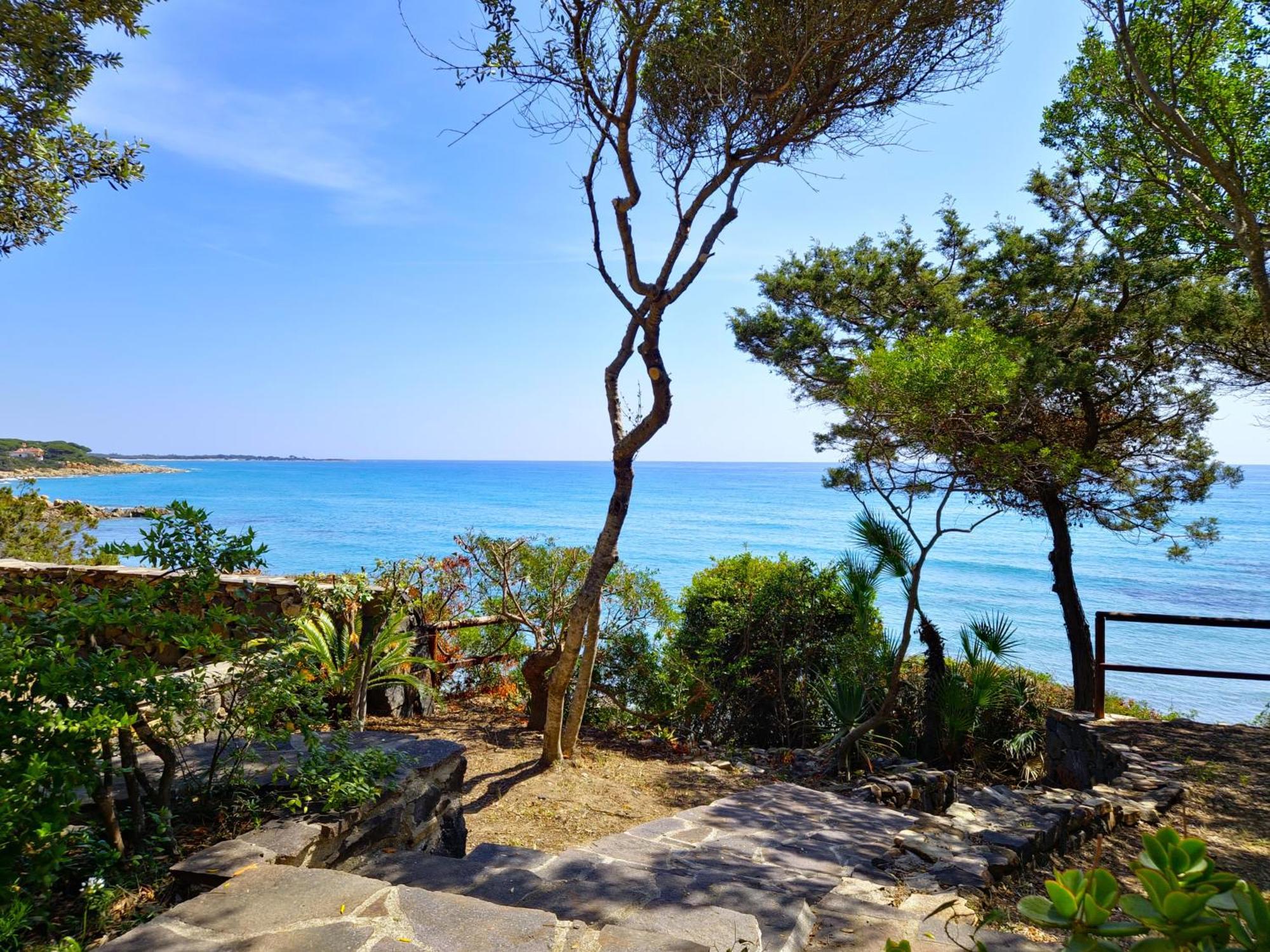 Villa Papiyon-Accesso Privato Alla Spiaggia Cala Liberotto Exterior photo